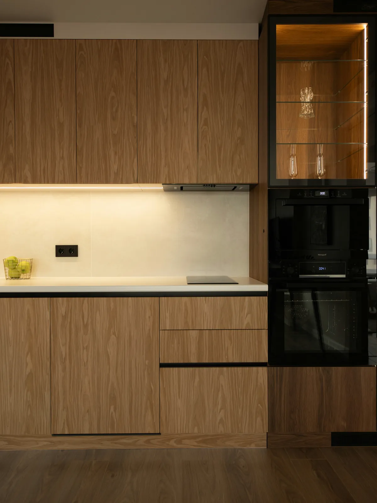 Cocina con frentes de melamina en Roble